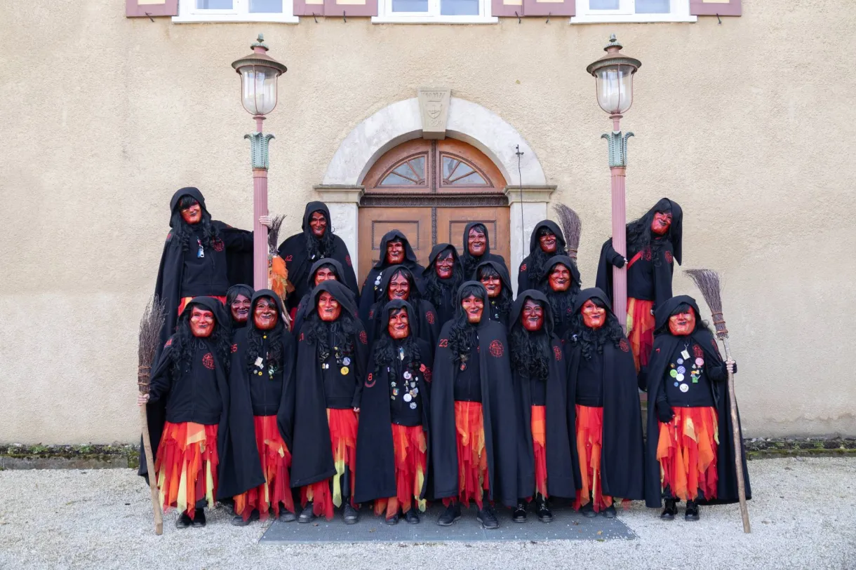 Gruppenbild der Maskenträger