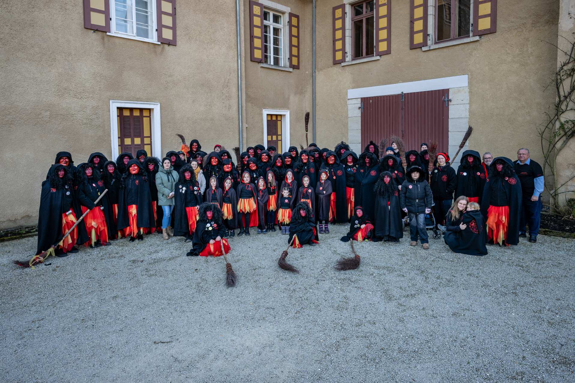 Vergrößern Gruppenbild Fachsenfelder Schlosshexen